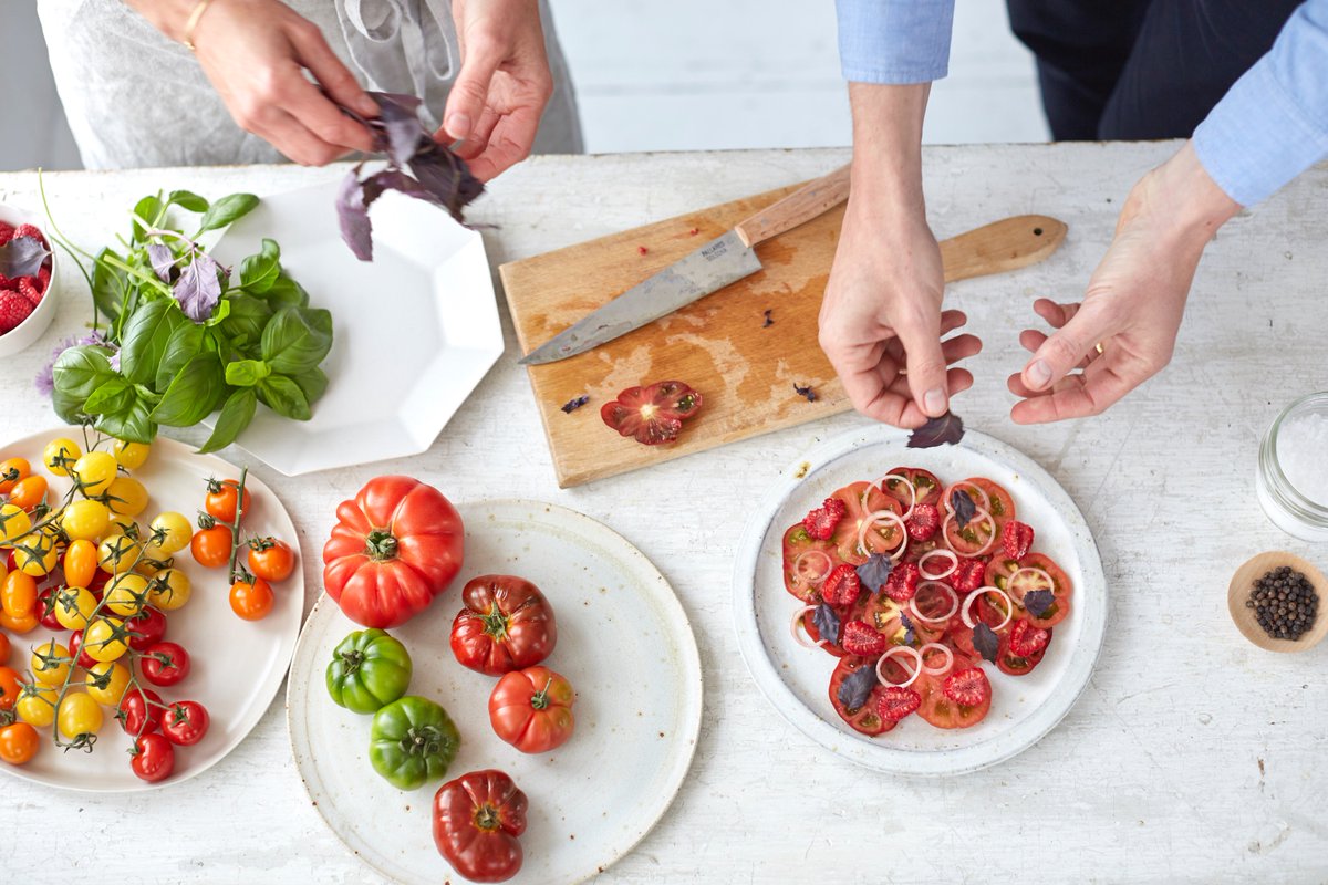 In @thesundaytimes today - Harry Wallop gets a behind-the-scenes look into the world of food styling ... and we cook from The New Art of Cooking thetimes.co.uk/article/the-fo…