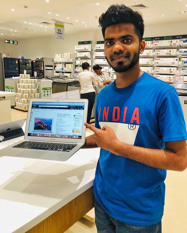 roy_cee's tweet photo. Just purchased a MacBook Air on a MacBook Air in Croma from Amazon.
Comment with ๐ฑ if shopping has been taken to the next level.
#Shopping #Amazon #SorryCroma #Macbook #Apple #NextLevelShopping https://t.co/86Cn3DdlmM https://t.co/PckAVUxHcj