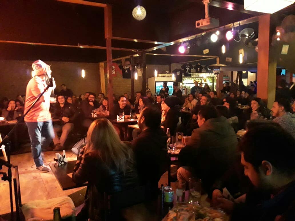 comedyrestobar's tweet image. Mauricio Medina &amp;amp;
Flaite Chileno 
+ Roberto Olea 
cerrando la semana con tremendo público 
🎉💃🍻🍹🃏🎶👏👏👏