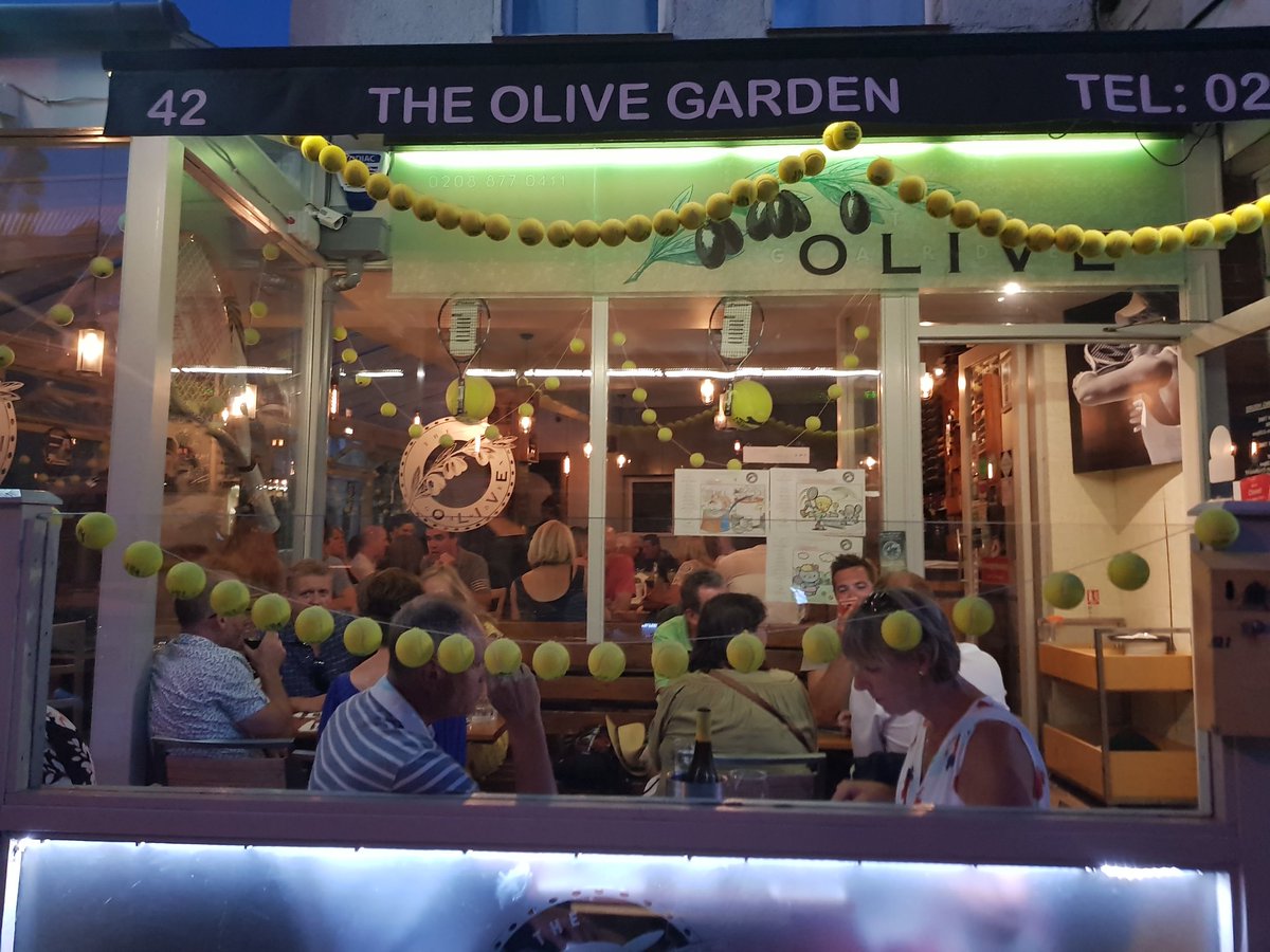 #wimbledon2018 #Wimbledon queues another great night for us full house amazing atmosphere #greatfood