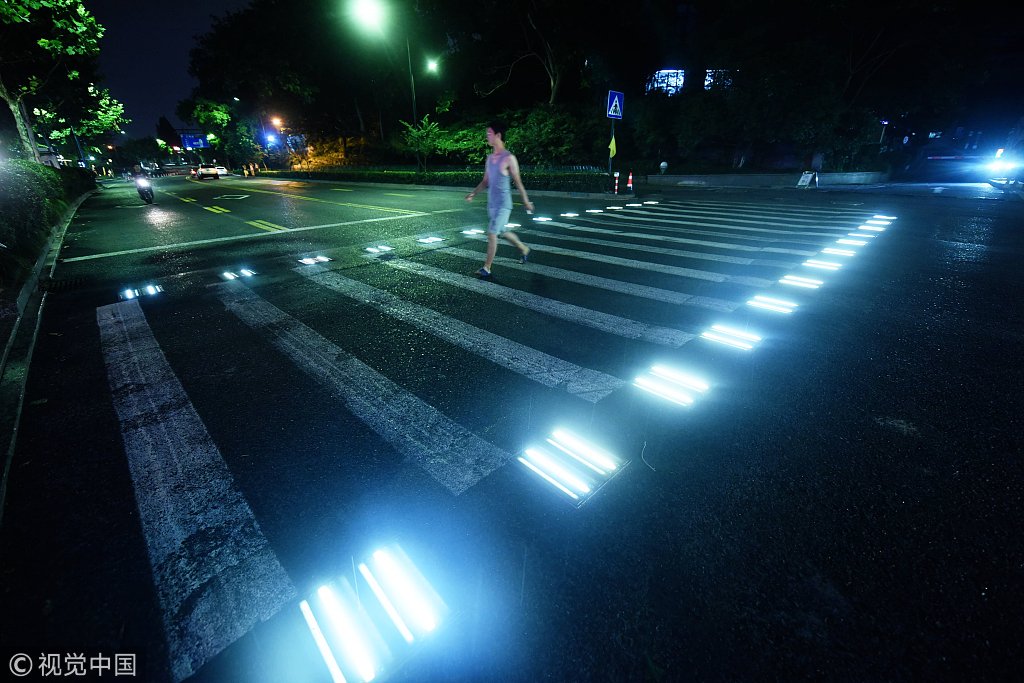 Датчики пешехода. Подсветка пешеходного перехода. Подсветка пешеходных дорожек. Освещение пешеходных переходов. Светящиеся пешеходные дорожки.
