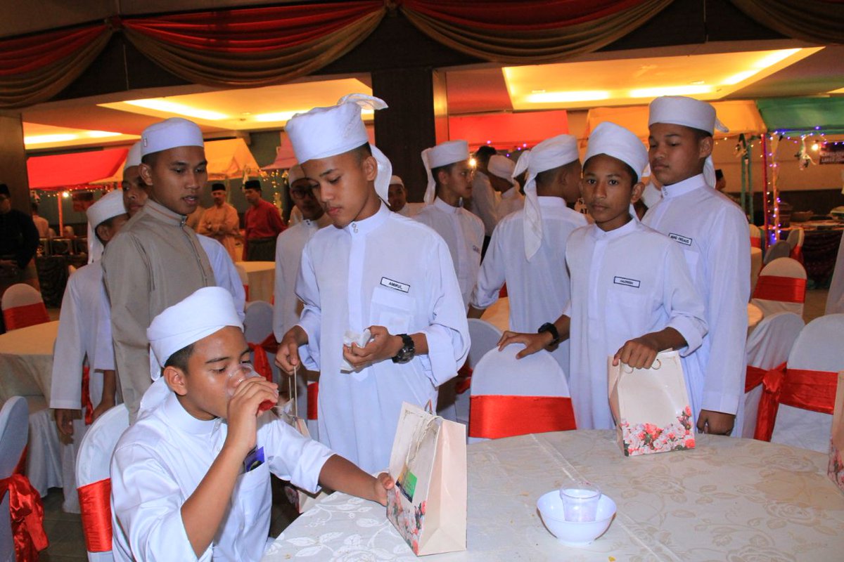 Walaupun Sambutan Hari Raya Aidilfitri Peringkat @TenteraDarat kali ini disambut sederhana tetapi kemeriahannya tetap dirasai dengan kehadiran pelbagai peringkat anggota, anak² istimewa PPDK, anak² Tahfiz ATM, TS PAT &amp; juga Mantan² PTD