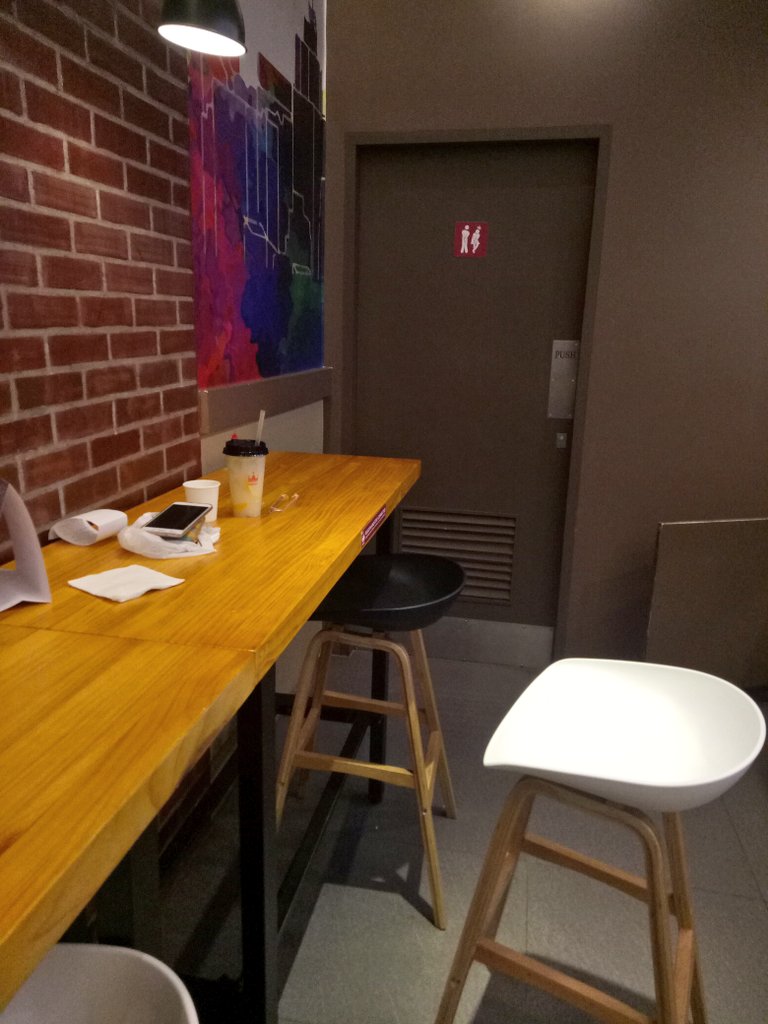 braveallen's tweet image. Pano mag-reserve / pano mag cr ang mga taga Davao (debatable) sa mga cafe . 'Ganito kami sa Makati' moments😉 #davao #wabad