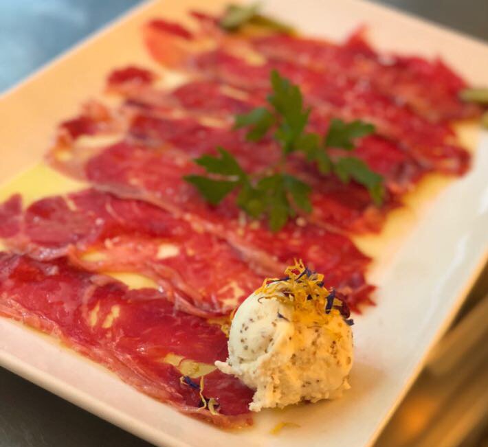 “Carpaccio de txuleta con aceite de arbequina, helado de mostaza y miel” #delicious #yummy #meet #calidad #product #cocina #sabor #tx #verano #summer #goodfood #goodmoments #gastronomia #madrid #city #igers #restaurantesmadrid #foodie #foodporn  #enjoy #disfrutando WE❤️YOU