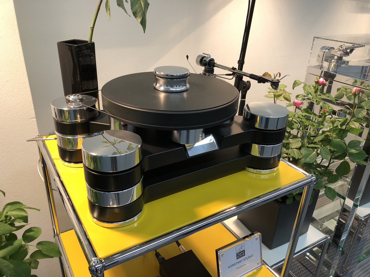 litemagazin's tweet photo. A Vinylcollectors dream, Turntables everywhere: Transrotor Demo at Munich #highend2018.
https://t.co/jPxxNZfcAt https://t.co/edxSQKXTGo