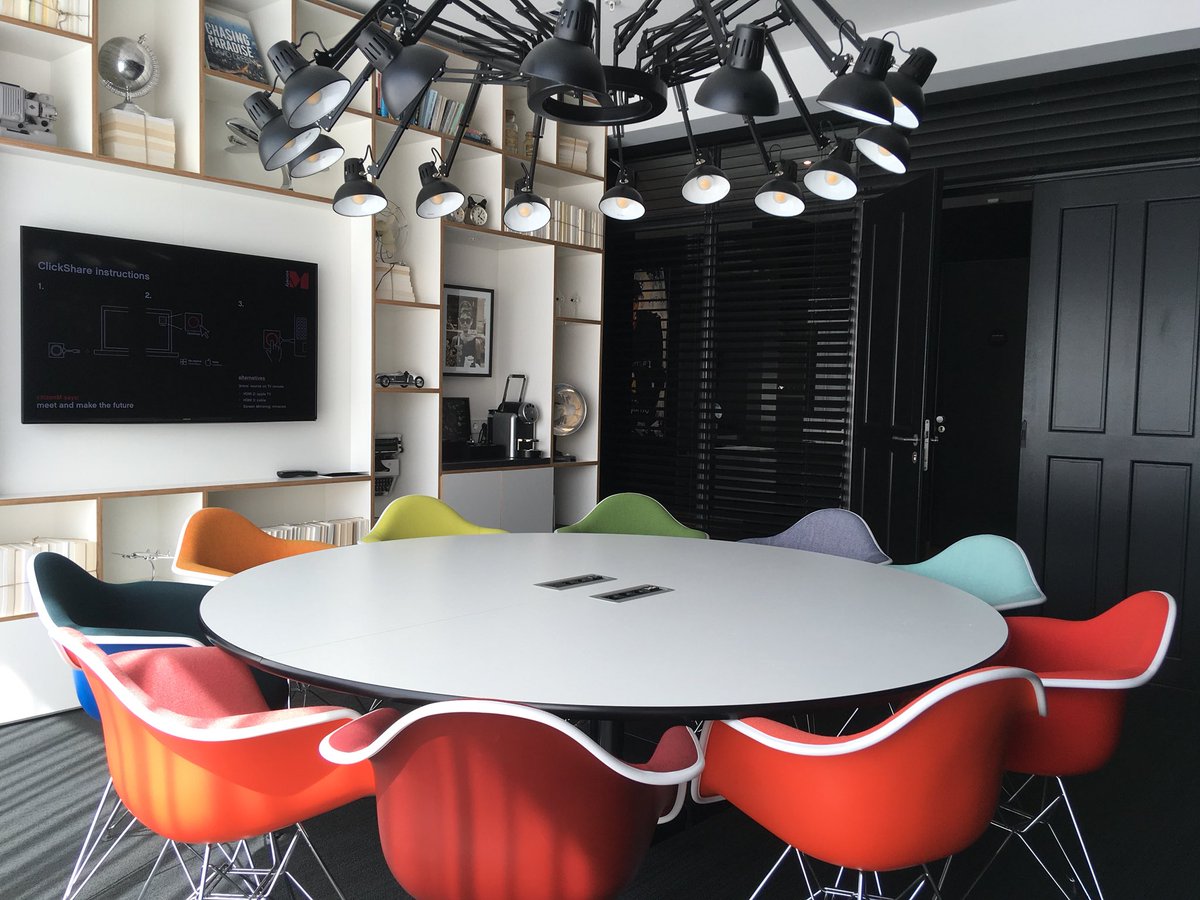 BleisureFR's tweet photo. [MERTING ROOMS] Sous le charme des salles de réunions &amp; des espaces de travail du @citizenM de Schilpol Airport !
Qu’en pensez vous ? #citizenm #businesstrip #meetingroom #bleisure #biztrip #workplace #amsterdam https://t.co/JZPK1fFbST