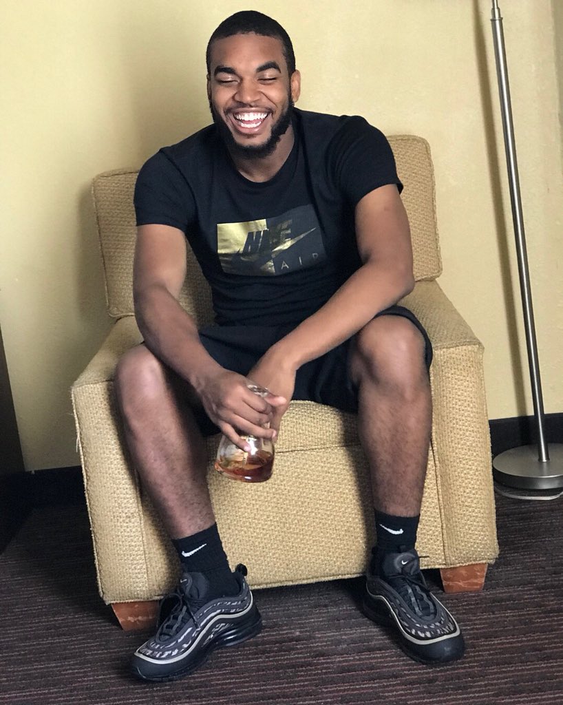 Vinosmooth's tweet photo. My mood is changing this summer ima be tweaking 🤷🏽‍♂️ https://t.co/kq7TKXyxXp