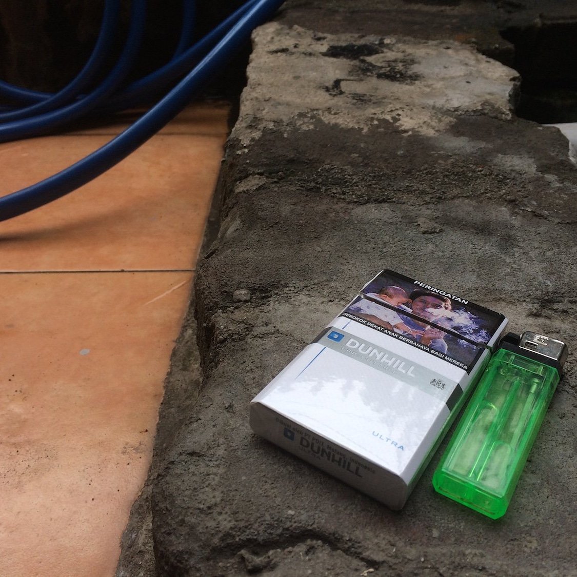 luthfy0's tweet image. Ini dia nih Dunhill Ultra,, rokok kretek pertama yang menggunakan reduce smell technology. Selamat tinggal bau asap rokok. #UltraLessSmell #LessSMELLisMore