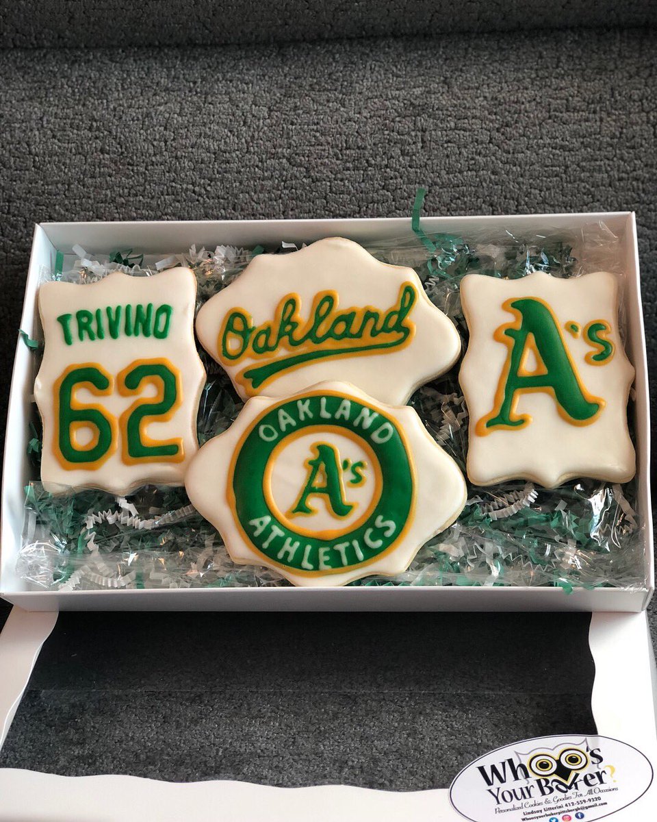 whoosyourbaker's tweet photo. "Pitched" a set of #decoratedcookies to Lou Trivino; he approved. โพ๏ธ๐งข Had a great time watching the A's in Cleveland this weekend! #DecoratedCookies #CookieGifts #PittsburghCookies #PittsburghBakery #Pittsburgh #NotRoyalIcing #OaklandAthletics
๐ฆ@brpboxshop https://t.co/45Eo4ZDVX0