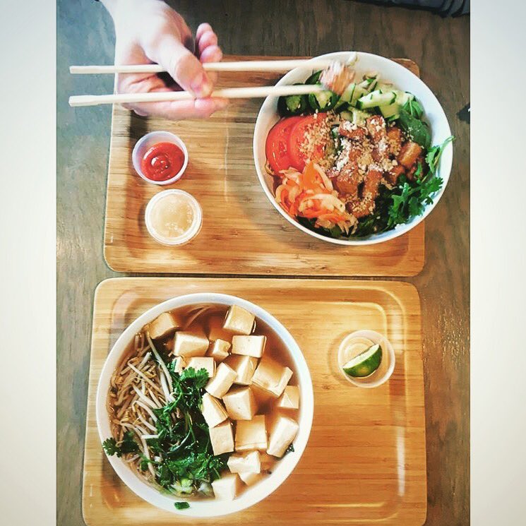 Vegan Paradise 🌱 ask for the house special with veggie broth and marinated tofu! #veganpho #61pho