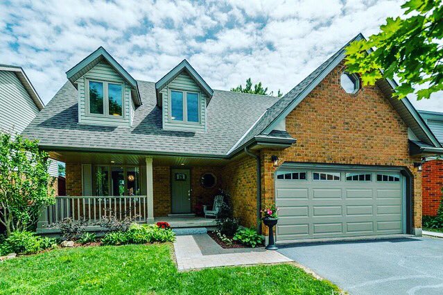 TawnyaGvoich's tweet photo. 126 Municipal Street 🌳 will be OPEN TODAY, SUNDAY 2-4PM. Completely renovated and backing onto the park! #greenspace #royalrectrail #privatelot #openhouse #olduniversity https://t.co/JHXgUijmRY