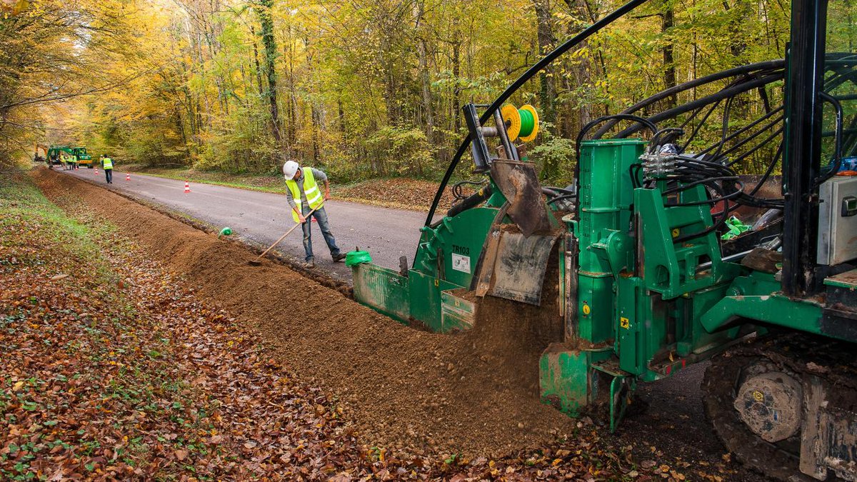 lesteclair's tweet photo. Le déploiement de la #fibre optique prend du retard dans la campagne #Auboise https://t.co/snUe2fx8Kq https://t.co/dvKB9zq3X3