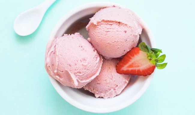 VegNews's tweet photo. #Toronto gets its first tiger-nut-milk ice cream shop. We're ready for a few icy-cold scoops! #canadian @TheChufaCo >> https://t.co/UNFJ4vB6Wl https://t.co/J0iBjY86yY