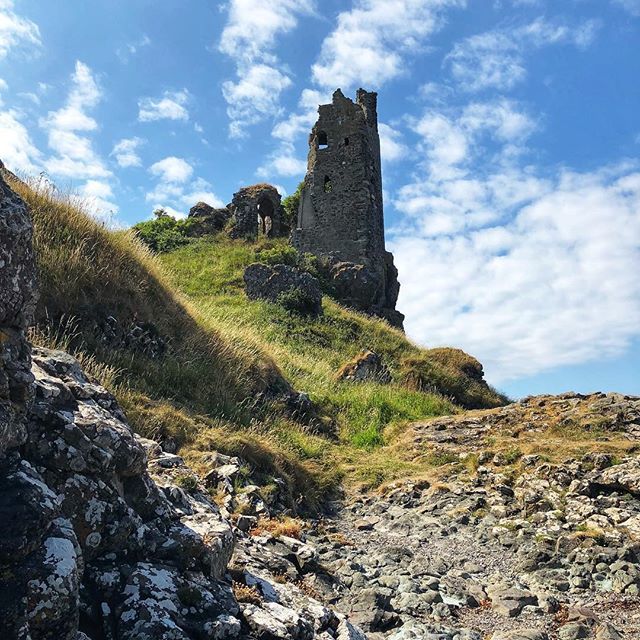 hamishsw's tweet photo. Hangover exploring...could be worse ☀️ https://t.co/qE61D8gP4Y https://t.co/q0aultnJnU