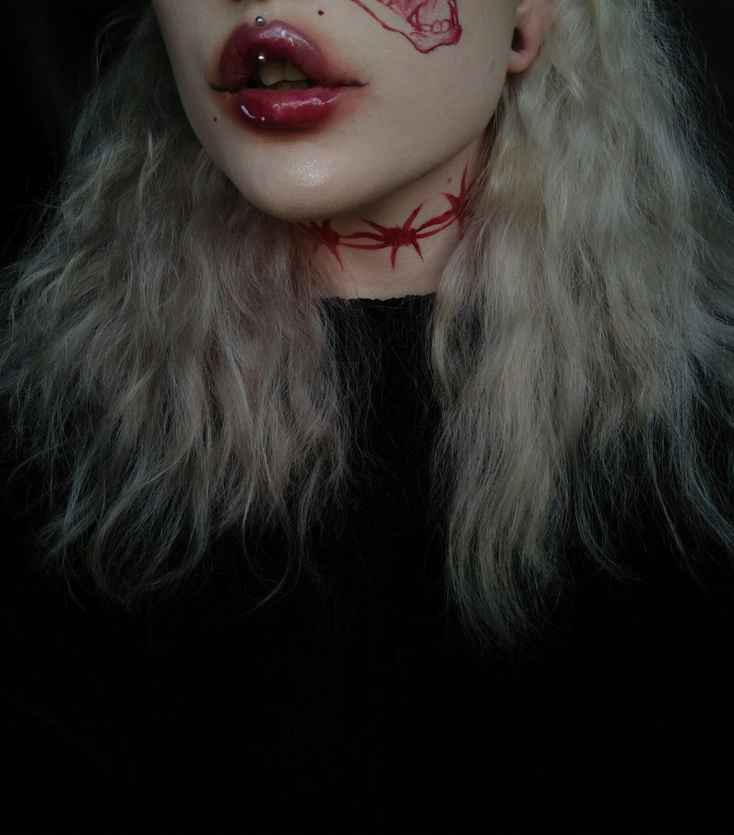 gravemoth's tweet photo. A lil look inspired by art by @/mengqi0 on instagram! Really proud of this one so please like/retweet ❤❤

@sugarpillmakeup Love+
@KATVONDbeauty Nahz Fur Atoo https://t.co/pSnIYHjswb
