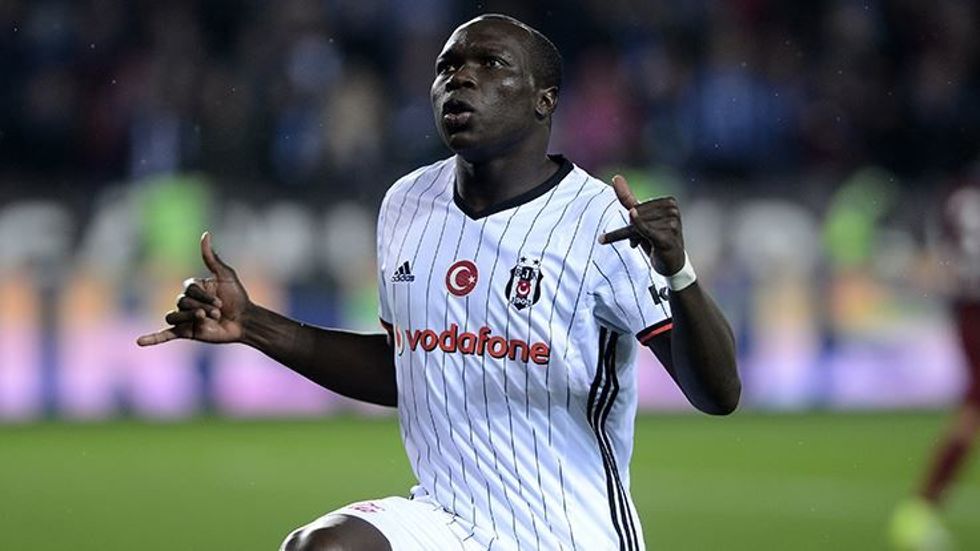 Beşiktaş ile ismi anılan Vincent Aboubakar için Porto bonservis bedelini 25 milyon Euro olarak açıkladı. 

#Besiktas #VincentAboubakar #Porto #transfer #haber #spor #gundem #medya