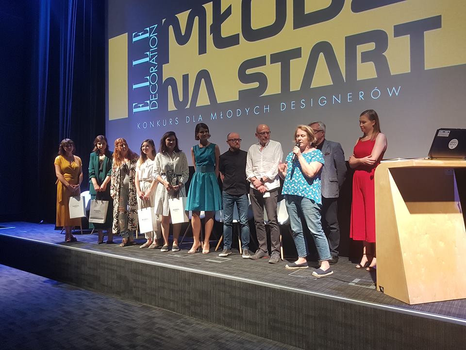 MiastoGdynia's tweet photo. Konkurs „Młodzi na Start” rozstrzygnięty, w tym roku po hasłem „Drugie życie przedmiotu. Recykling – potrzeba czy trend?”. Idea konkursu zrodziła się z potrzeby promowania projektantów, którzy stawiają pierwsze kroki na trudnej drodze projektowania. #GdyniaDesignDays2018 #GDD2018 https://t.co/ecQwPlQQHu