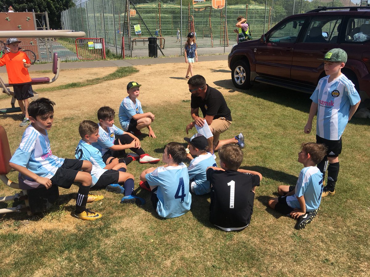 mazmik's tweet photo. Southwick Rangers Tournament - Montpelier Villa half time team talk. Won 1 lost 1 drawn 1 COME ON YOU VILLA!! https://t.co/9zrKzV9Yeb