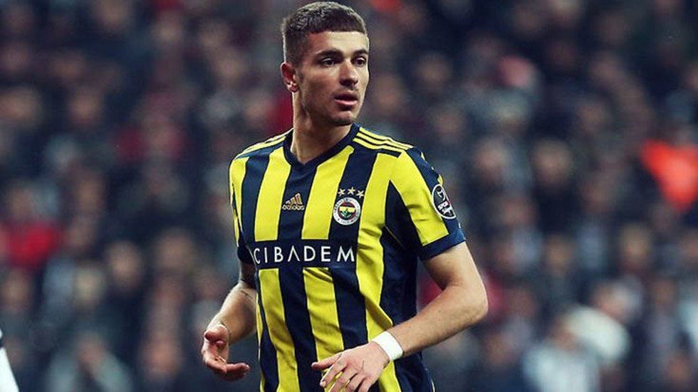 Fenerbahçe'nin oyuncusu Roman Neustadter'e Moskova'dan teklif geldi. Fenerbahçe 4 milyon Euro'nun üzerinde gelir elde etmeyi planlıyor. 

#Fenerbahce #RomanNeustadter #Moskova #transfer #haber #gundem #medya #spor #futbol