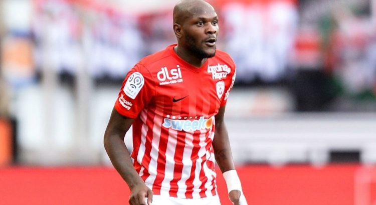 Julien Cétout n'était pas à Vittel hier. Il doit quitter Nancy dans les heures qui viennent pour rejoindre un club étranger. #ASNL