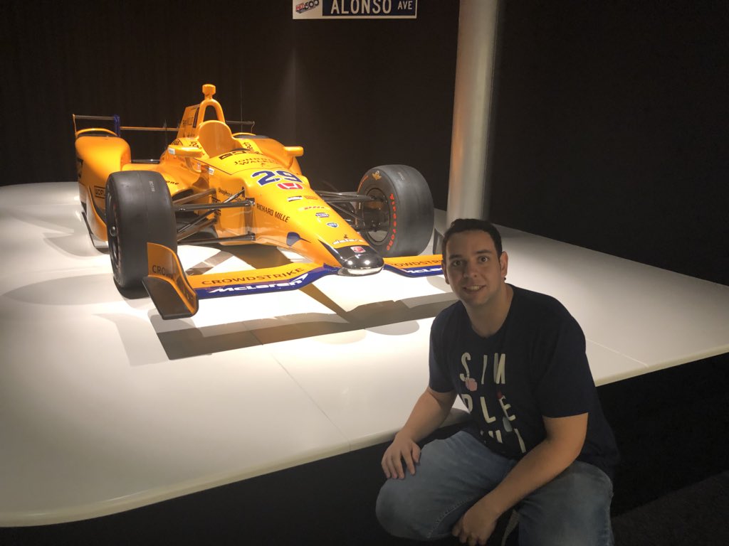 M_Alonso_13's tweet photo. Gran visitia al @CircuitoMuseoFA y disfrutando como un niño. Espero que @alo_oficial vuelva a la senda de la victoria en la formula 1 https://t.co/i7Xc0hUlhs