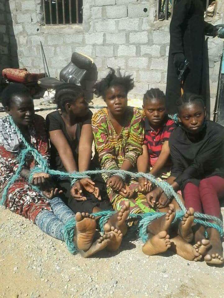 SeatiMoloi's tweet image. African girls in Arabs nations. 
Share so that the heads of state of the continent can see this picture.