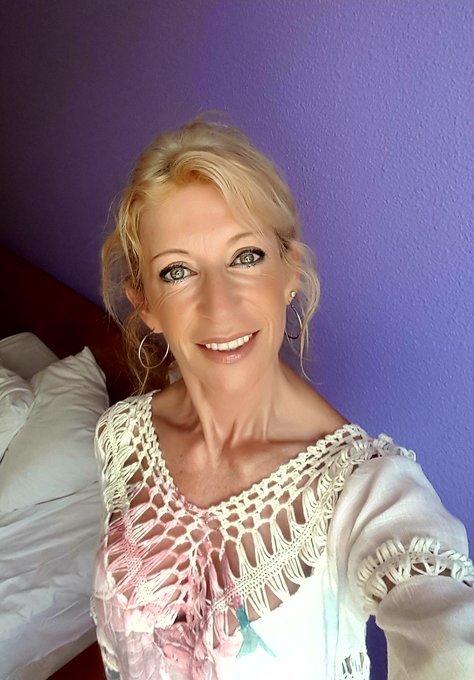 Belle journ&eacute;e &agrave; tous !!! 😉😘😘 https://t.co/5i9tHhxzOr