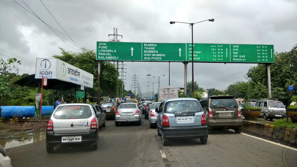 Adwait_Dhondye's tweet photo. #TrafficJam on Kalyan Shil Road near #KataiToll due to huge #Potholes. Few vehicles going from wrong / opposite lanes causing additional jam. @ThaneCityPolice take strict action against people going from wrong direction. @abpmajhatv @MORTHIndia @RoadsOfMumbai https://t.co/12bc4173ep