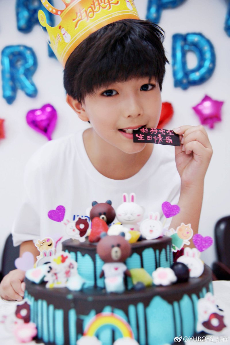 sprxngwxtch's tweet photo. ✦ | Weibo
||Actualización reciente de LinMa||
回到北京啦!成都难忘的回忆,谢谢哥哥们给我过的生日🎂🎂
#ZhangJunYi #GuoDianJia #ZhangMingHao #LiuGuanYi #ZhangEnShuo #SunJiaKai #LiLinMa #YHBOYS https://t.co/MzeAjBuxXG