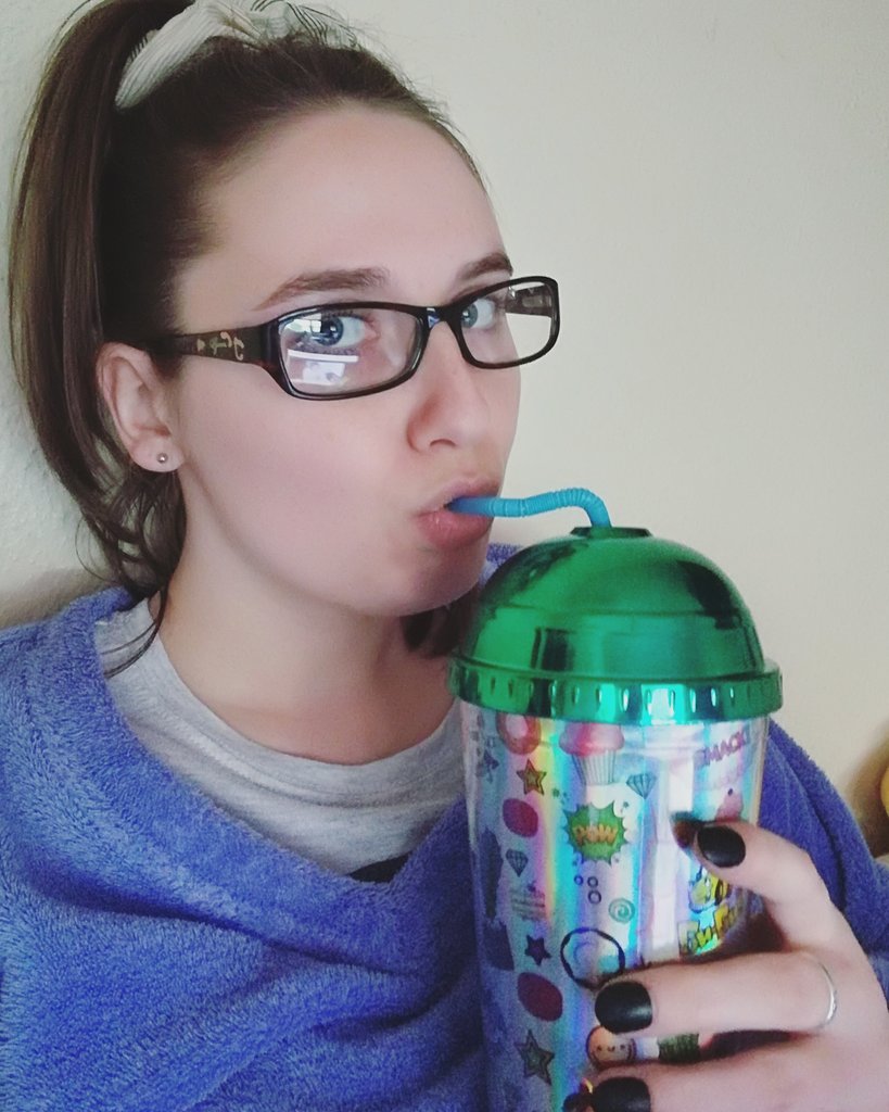 shanzrosalie's tweet photo. #basicbitchselfie https://t.co/1g5VL9kKVu