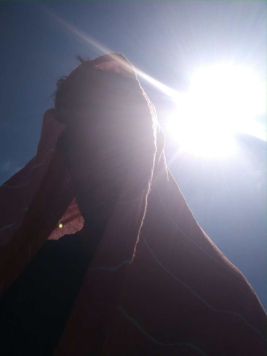 Merci <a href="/JOBIM2018/">JOBIM2018</a> pour la serviette cadeau. Elle me sert de couverture et de crème solaire, elle comble bien mon manque d'organisation #darkjobim #unbretondanslesud