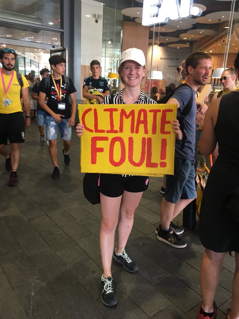 fossilfreeLDN's tweet photo. In case you were wondering, this is an official match and we’ve got a real referee to call #ClimateFouls on @Shell_UKLtd
She’s got her work cut out for her because we all know #ShellPlaysDirty #makethefuture https://t.co/ao1o0qanRN