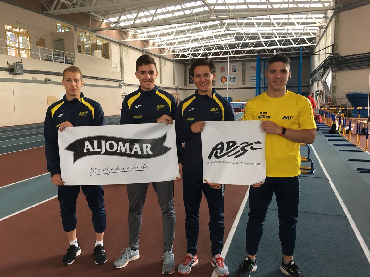 VelSalamanca's tweet photo. Nuestros chicos @gmartin_b @jsbarrueco del 4x100 @jamonesaljomar preparados para correr. Esta tarde a la 21:40 por la calle 6 en la pista de los Pajaritos en Soria. https://t.co/bhLm8w7RlI
