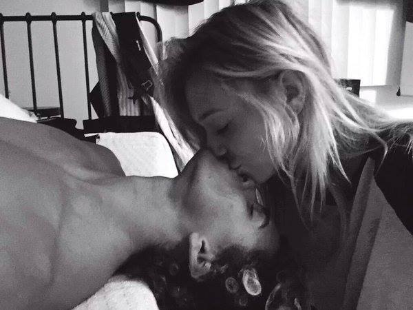 Lovexgram's tweet photo. Kissing like this 😘💞👍 https://t.co/8vlChBqCiF