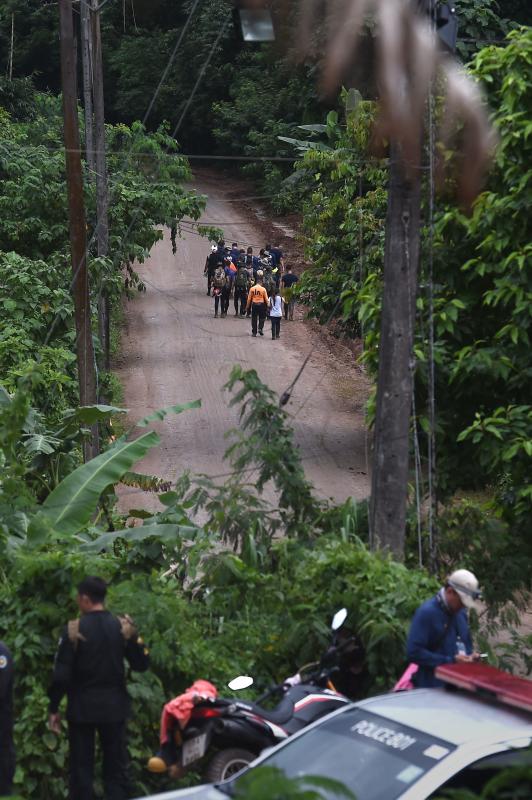 straits_times's tweet image. JUST IN: 4 boys taken out of flooded cave in #ThaiCaveRescue 

str.sg/oQSH