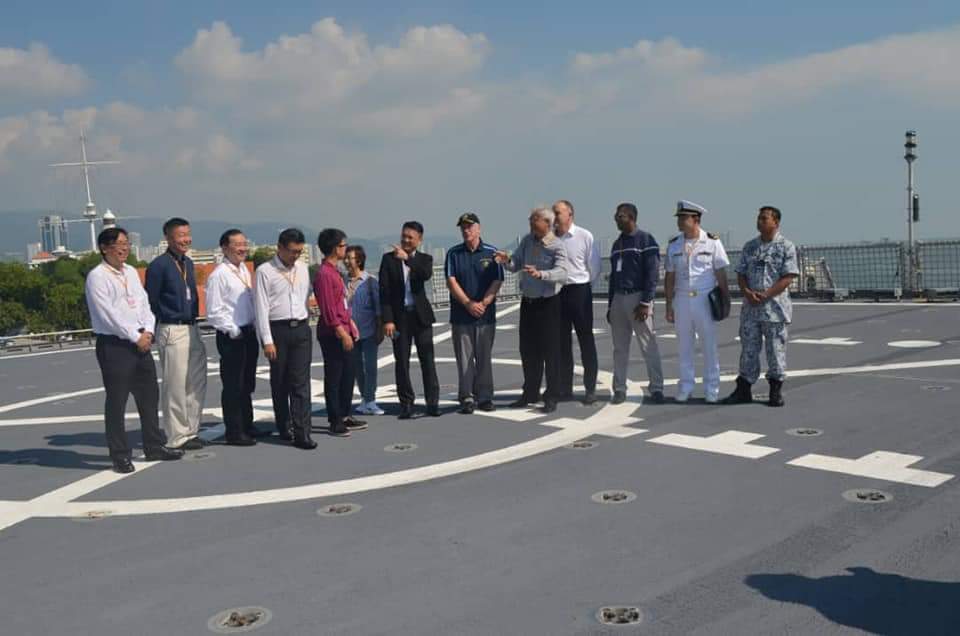 rnopenang's tweet photo. Sekitar lawatan Kapal Tentera Laut AS diPulau Pinang 4-7 Jul. Turut hadir Duta US di Malaysia.

@mykamarul 
@tldm_rasmi 
@mwl3_tldm https://t.co/IX2xmA2NzT