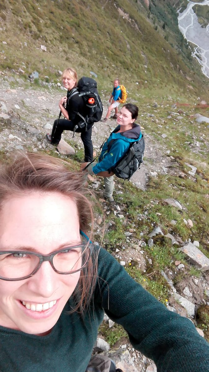 Searching for 16 suitable sites for the ecologists and geomorphologists to measure erosion as a function of vegetation in high mountain environments. #phusicos