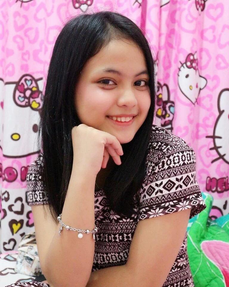 Gadis bidadari nya puvers,,cantik banget
#SINGLEDOAKUPUTRI