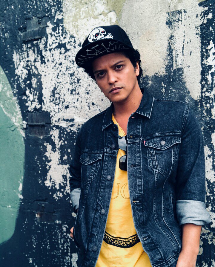 EgaAjeng's tweet photo. Your'e just too good to be true.. 😍❤ @BrunoMars
.
.
.
I WUF YUU ;)
#BrunoMars #PeterGeneHernandez #Headshots #Poland #Love #Smile #Cutie #Hooligans #Hooliganforever #Hooligansforlife https://t.co/SmXC2kbYOo
