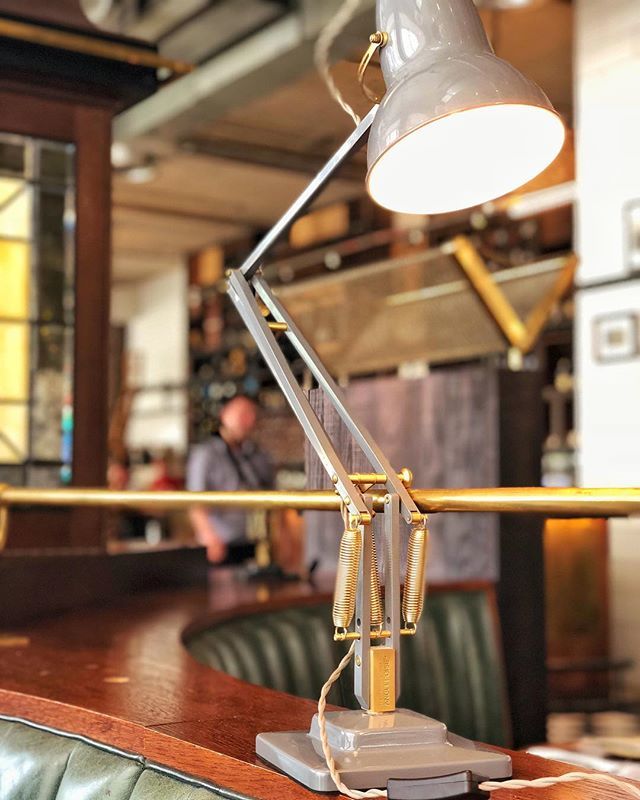 fabigfranco's tweet photo. Light it up! It’s time to shine 🌟☀️⭐️. #light #shine #lightitup #breadstreetkitchen #gordonramsay #london #portraitmode #photooftheday #gratitude #happiness https://t.co/vwzVxaDZ0n https://t.co/NDMwjugy0w