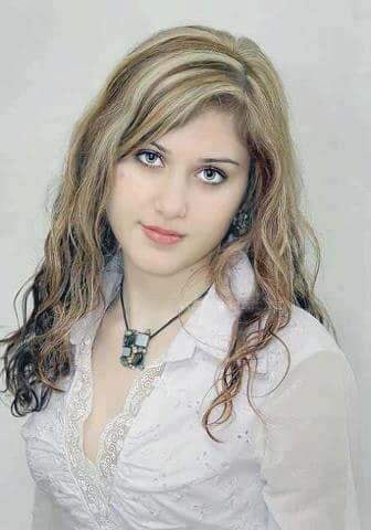 ممكن حضن دافي وبوسه من الخد
مشتاك اشم ثوبك وارتوي #بعطــك
ممكن ايدي ما تـــترك جفوف ايديك
واگضي العـمر كله هايم #بدربــك
ممكن تظل روحي وكل حلو بالكــون
وابقى كل حياتك وكل حلم #عنـــــدك
لك انت حبيبي ولو جنت كتــــــــــال
ارضه بموتي اني دامني #بكــــــــربك❤️❤️بشرى