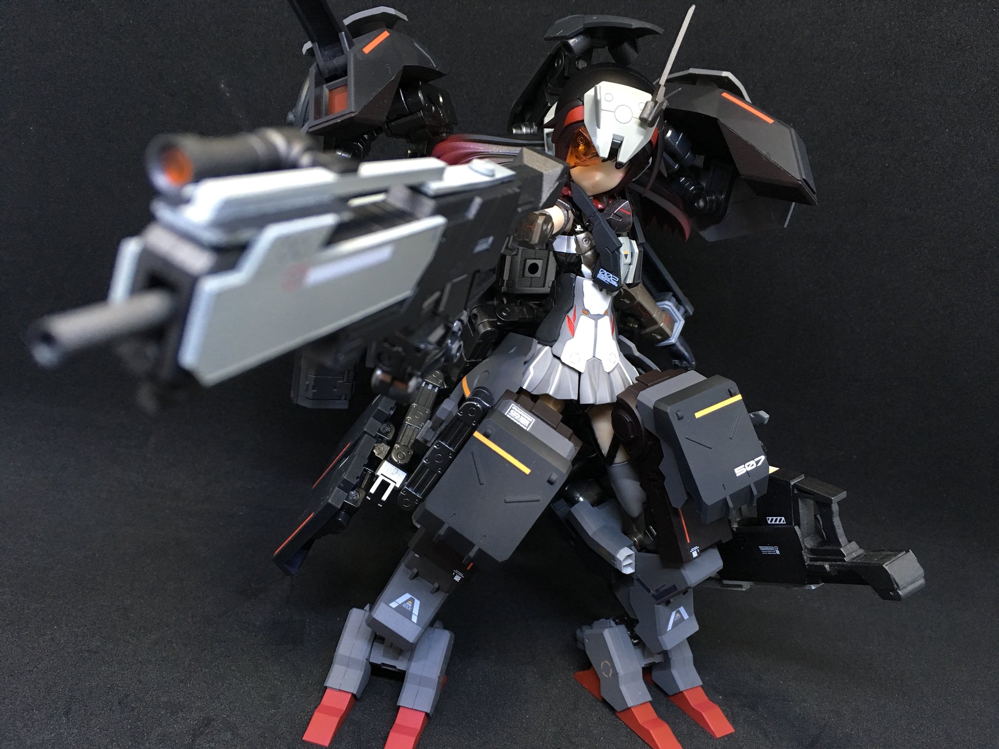 Woodmoon555 遂に完成 命名 プロウスライン アーキテクト素体に輝鎚ベースの脚とレーダーユニットを装備させた遠距離支援型 基本的に部隊の索敵 後方支援などのマークスマン的なポジション 2丁の大型ライフルによる早撃ち精密射撃が得意な設定 Fa
