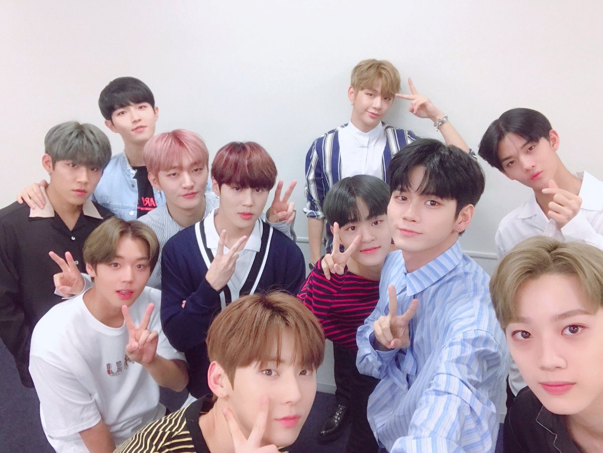 Jihoon_bot's tweet photo. [#워너원데이] 도쿄 하이터치회에서 만난 우리 워너블✋🏻 🤚🏻 즐거운 추억이 되었길 바라요( ்▿்) 다음에 또 봐요💙 https://t.co/JG3iW0boss