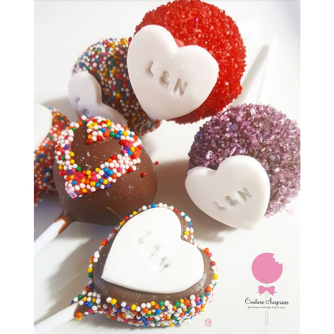 sweetCsurprise's tweet photo. 💞Theme: Love Heart💞
Event: Wedding
Sweet Treats: Bridal Cake Pops
What will be your next personalised order?
#weddingcake #weddingfavors #weddingcakepops #cakepops #eventplanner #partyplanner #couturesurprises #londonbaker #instafood #cake #chocolate #foodblogger #cspops https://t.co/b0ZV40tj4Q