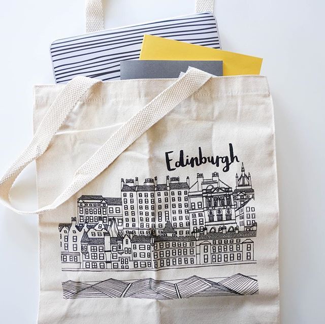 vrbillustration's tweet photo. Hooray! Edinburgh totes are back in stock at @curiousershop! 
They are just perfect for carrying your essentials (and double up as an excellent beach bag too - for those of you making the most of the sunshine) ☀️
.
.
.
#edinburghlife#edinburgh#ediburghbuildings#illustration#… https://t.co/49lAQgQSy3