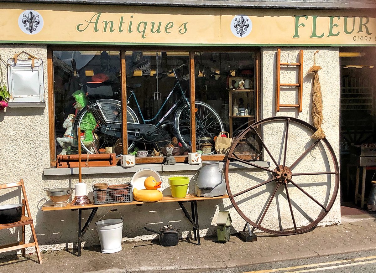 Happiness is shopping in @HayonWye on a sunny day.
#makeHaywhilesunshines
<a href="/visitwales/">Visit Wales 🏴󠁧󠁢󠁷󠁬󠁳󠁿</a> <a href="/ItsYourWales/">It's Your Wales</a>