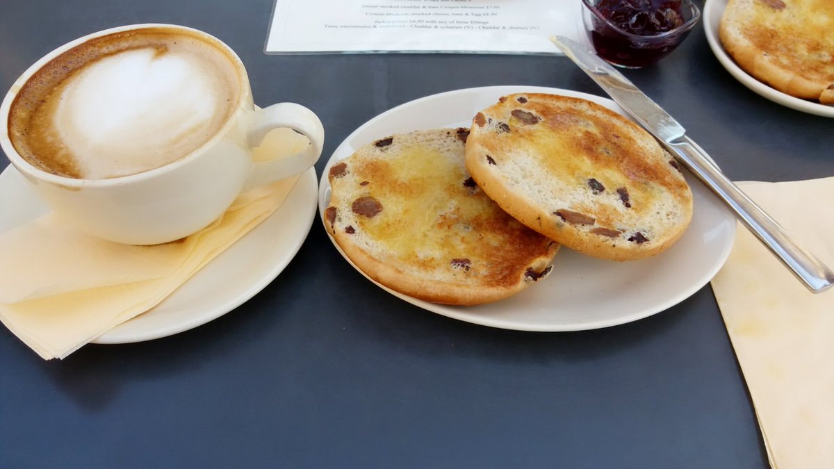 charli_says's tweet image. When spending the summer in England it is the law that one must consume toasted tea cakes on a regular basis. #beingbritish #englishproblems