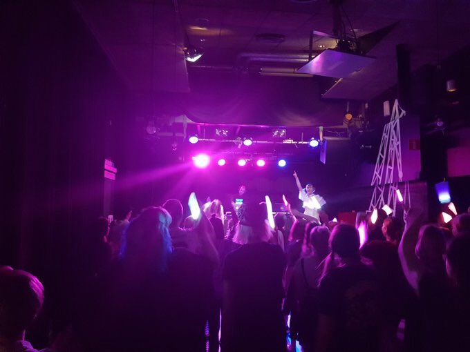 parallel404's tweet image. Yesterday we had a surprise (for us as well!) live at the afterparty of @Aicon_FI with the best @Movestache ! The live was decided ~1h before we climbed on stage so we managed to surprise all the organizers as well💪🏻💪🏻✨✨  #aiconfi