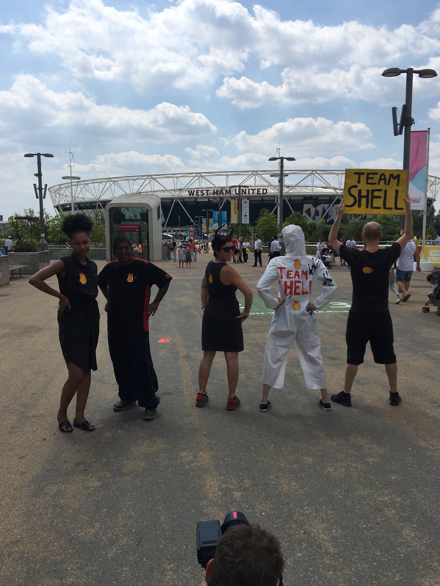 fossilfreeLDN's tweet photo. Meet Team @Shell! Hates the planet, loves fossil fuels. Not the best group to #makethefuture #ShellPlaysDirty https://t.co/5nAP2ShtYS