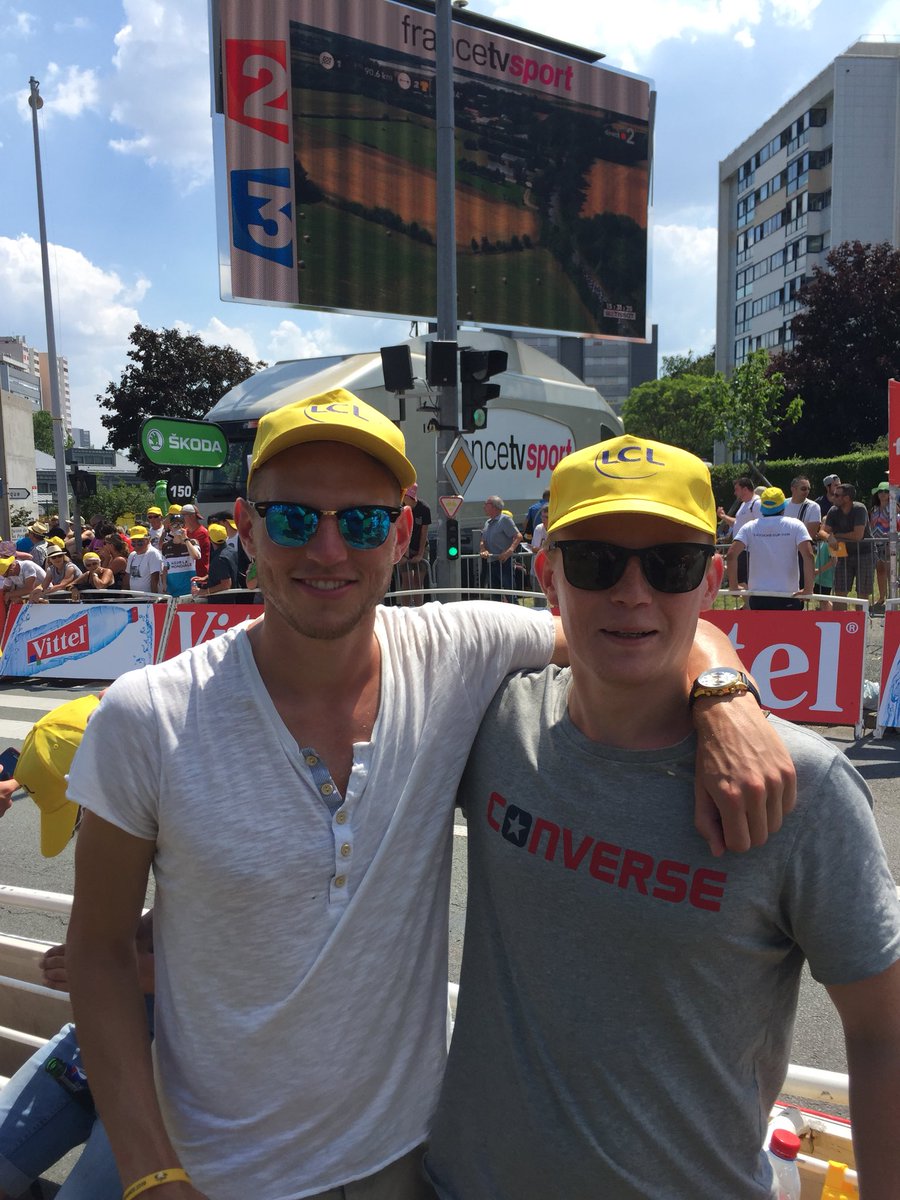 God stemning i dag også #2tdf <a href="/TV2Paasche/">Christian P Paasche 🇺🇦</a> <a href="/MSkjel/">Marius Skjelbæk</a> hilsen «snusbommerne»😂